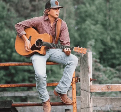 Singer/Songwriter Series – Noah Kurtis