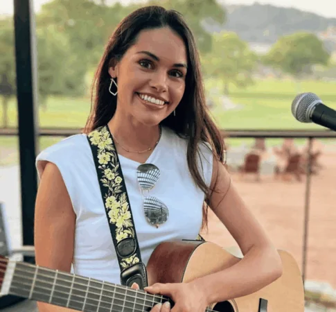 Singer/Songwriter Series – Julia Rose