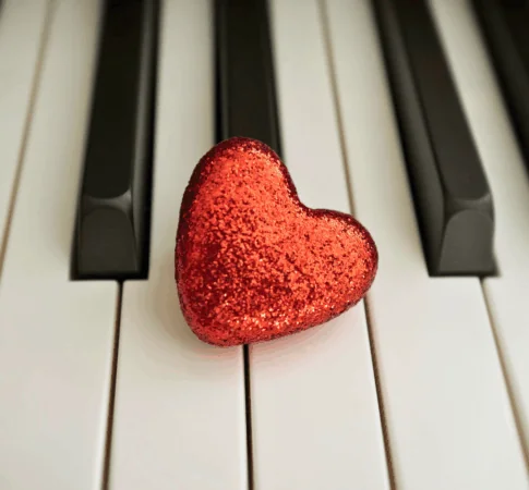 Keys to the Heart: A Valentine’s Dinner Date with Dueling Pianos