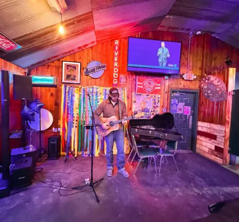 Singer/Songwriter – Daniel Johnson