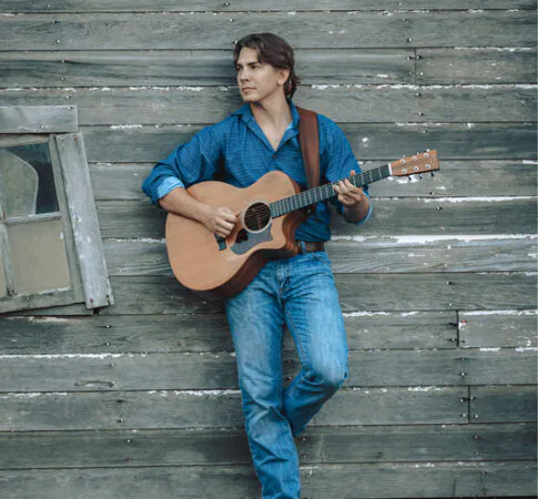 Singer/Songwriter – Noah Kurtis