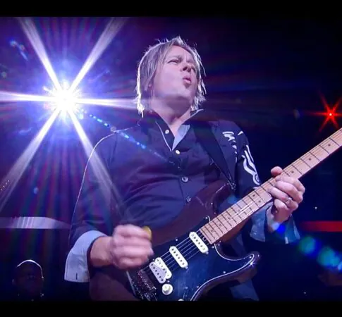 Singer/Songwriter – Chris Boss