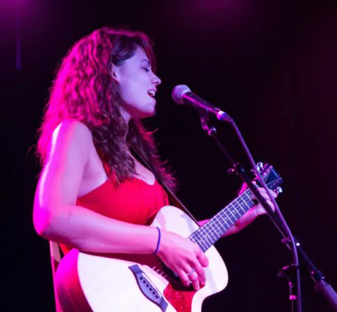 Singer/Songwriter – Sierra Lynn