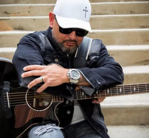 Singer/Songwriter – Juanski