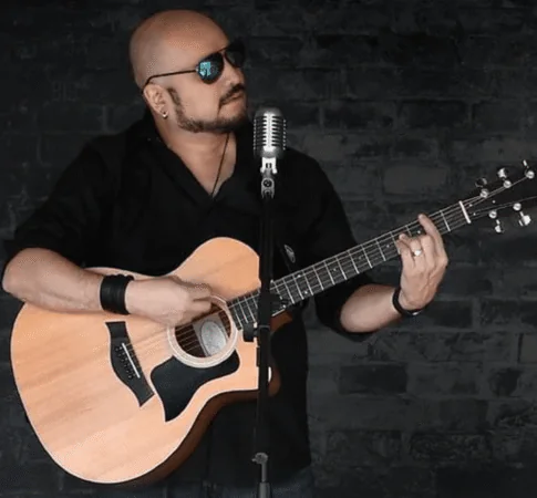 Singer/Songwriter – Ruben Pacheco