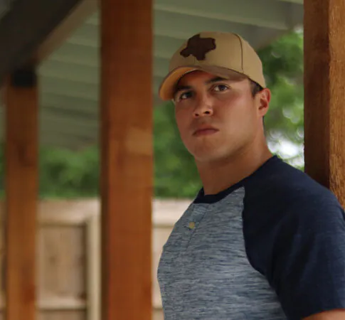Singer/Songwriter – Richie Bustillo